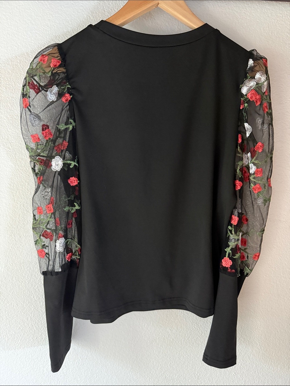 Floral Sheer-Sleeve Embroidered Women's Top, Long Cuffs, Black, Size L - Picture 4 of 9